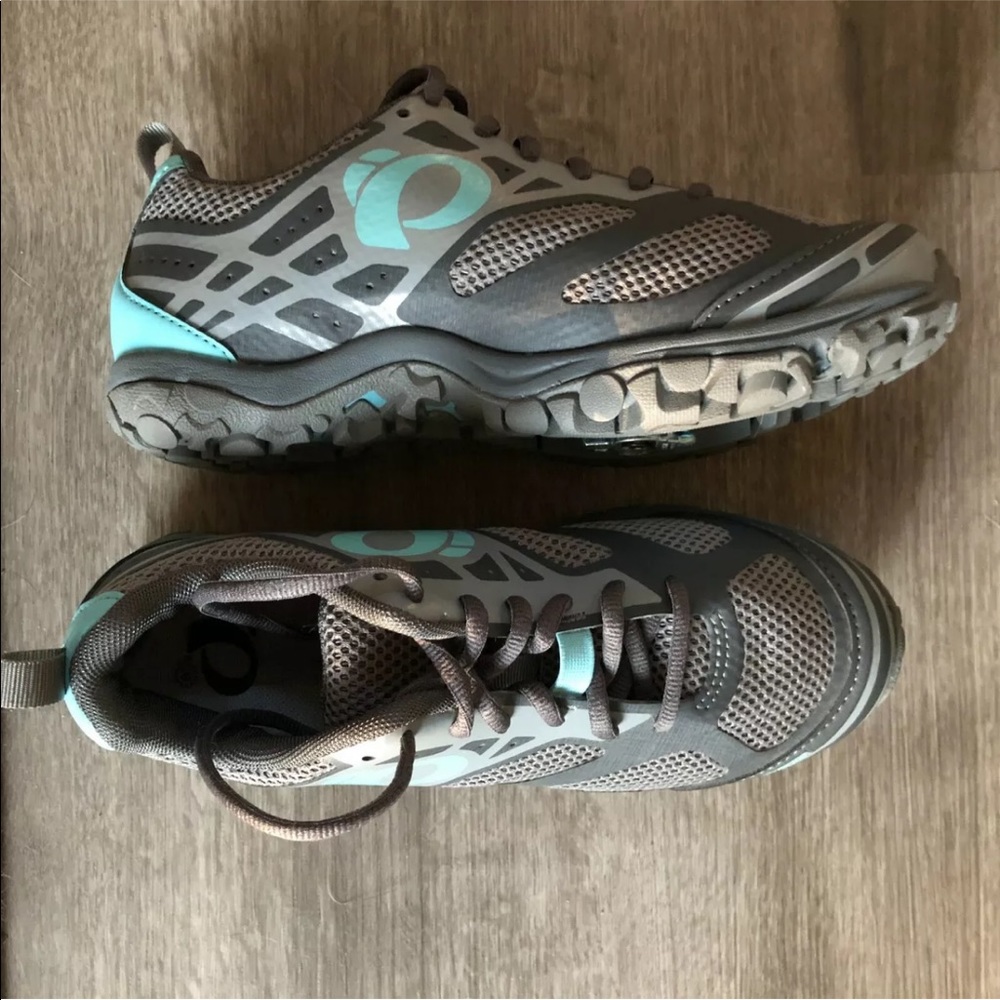 Pearl Izumi Women’s cycling shoes sz 8